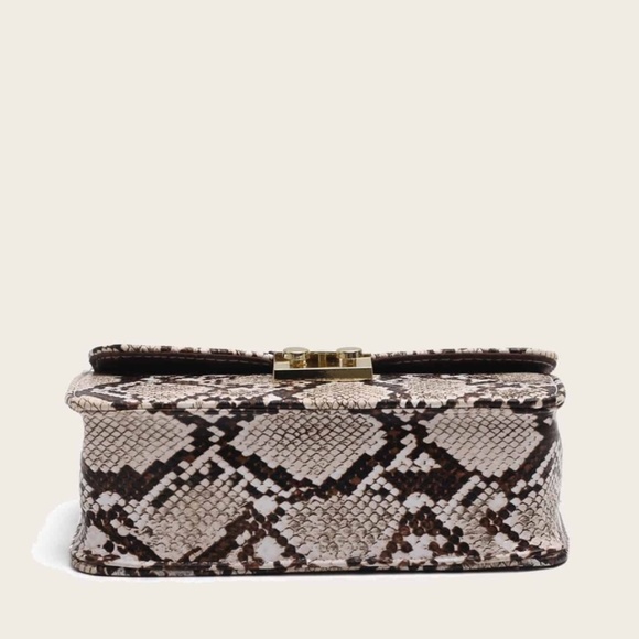 Vegan Leather Snakeskin Gold Tone hardware Chain Shoulder Crossbody Bag - Picture 3 of 7